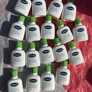 Cetaphil moisturizing lotion Mini Travel Bottles (18 count, 1 oz ea) Brand new